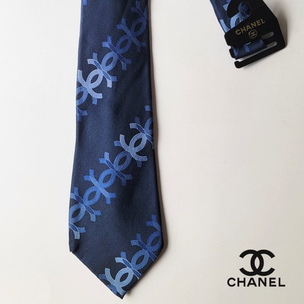 CHANEL Men's Vintage Tie 100% Silk Made in Italy navy blue with blue CCs